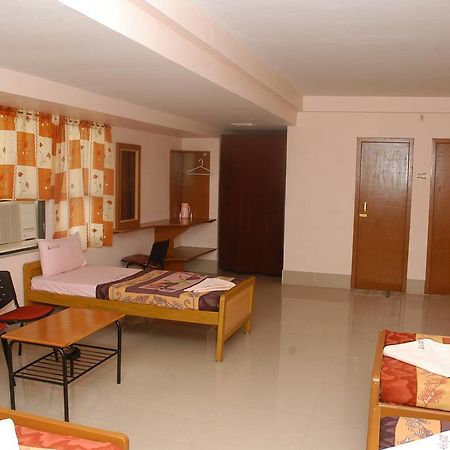 Hotel Athityaa Кумбаконам Экстерьер фото